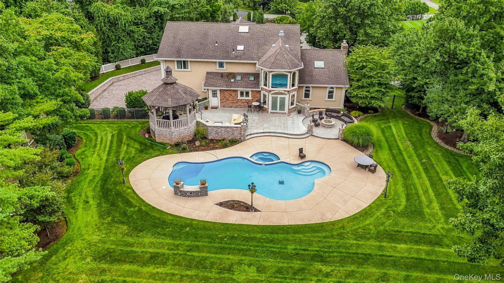 Casa com 5 Quartos à Venda em West Nyack - Nova Iorque - EUA - 1
