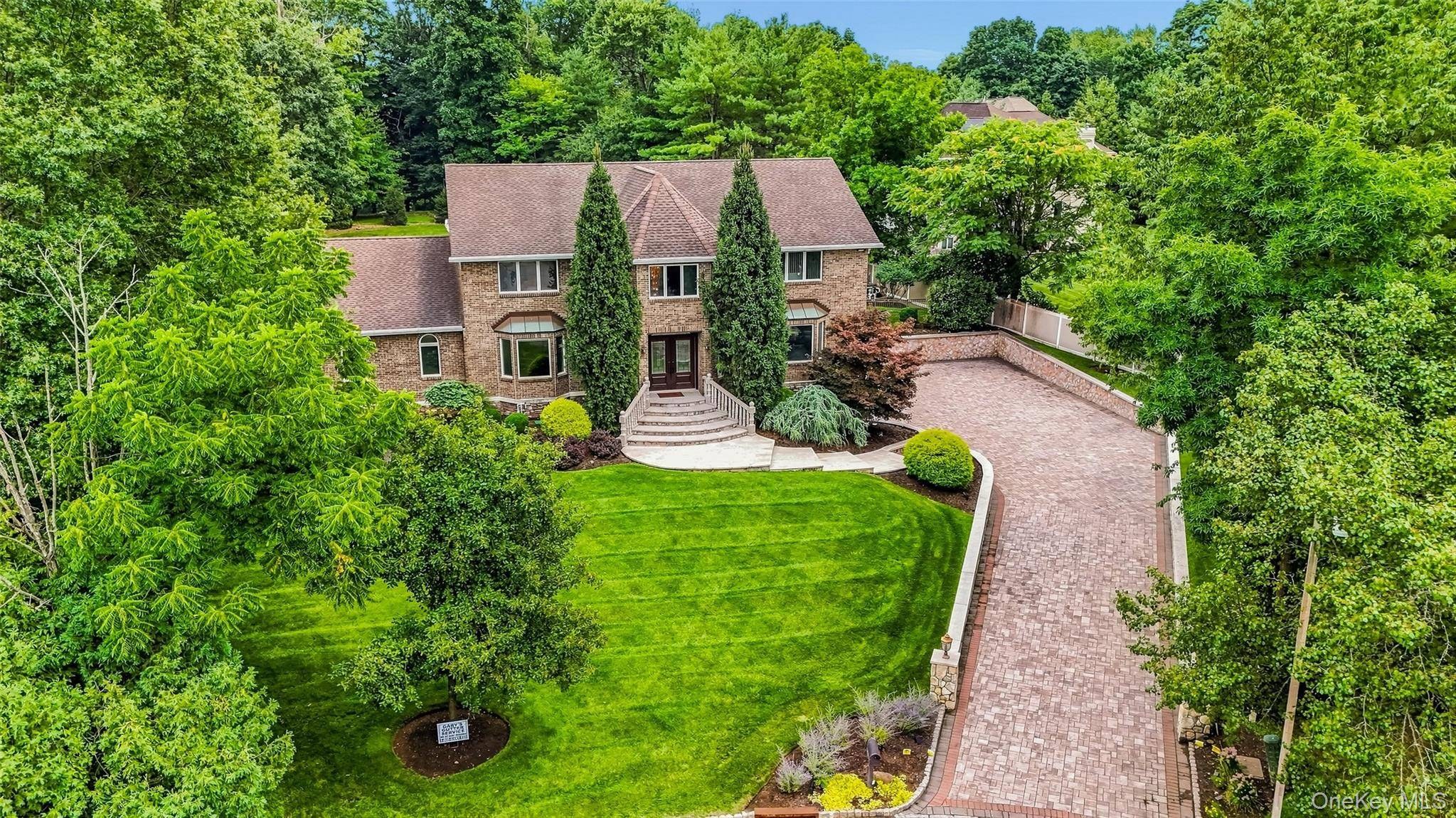 Casa com 5 Quartos à Venda em West Nyack - Nova Iorque - EUA - 2