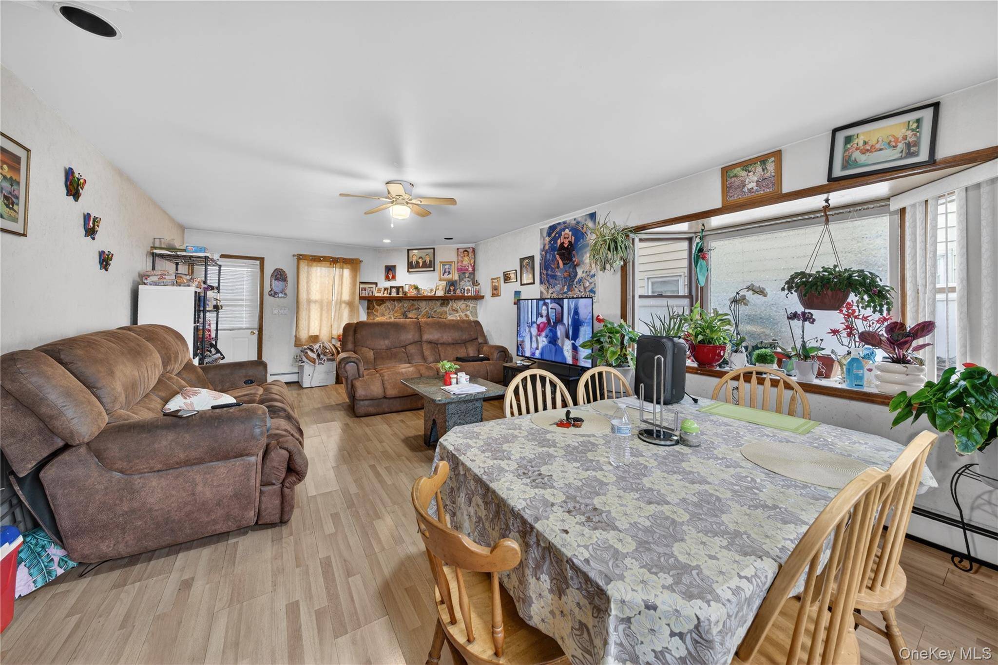5 Bedroom Home for Sale in Westbury - New York - USA - 3