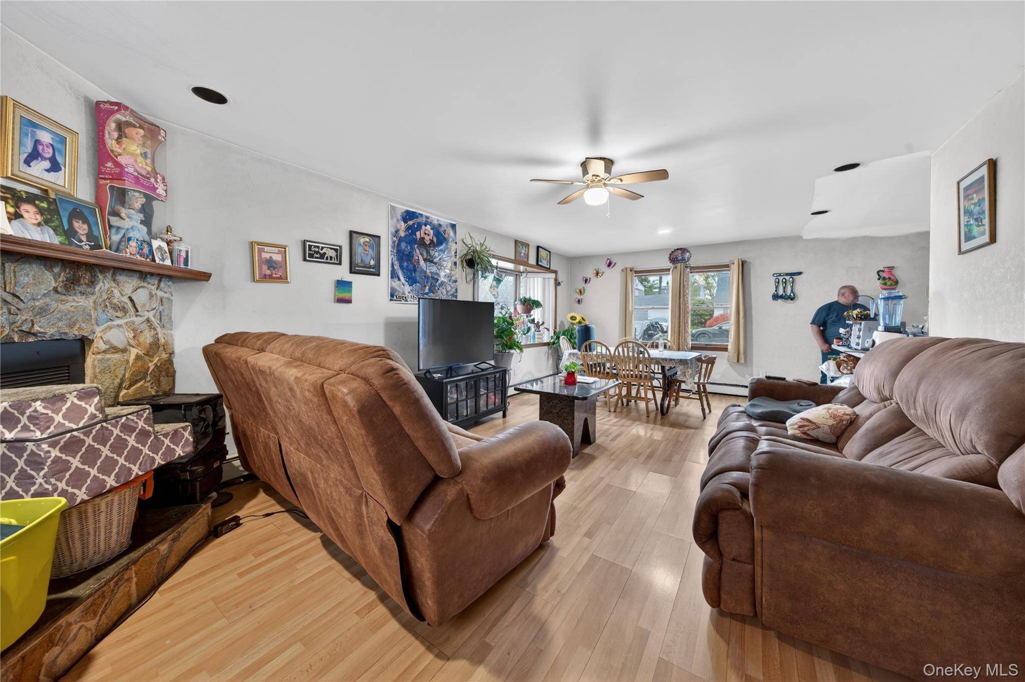 5 Bedroom Home for Sale in Westbury - New York - USA - 5