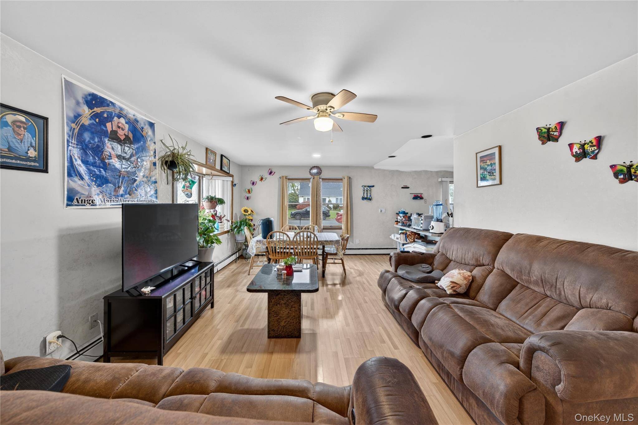 5 Bedroom Home for Sale in Westbury - New York - USA - 6