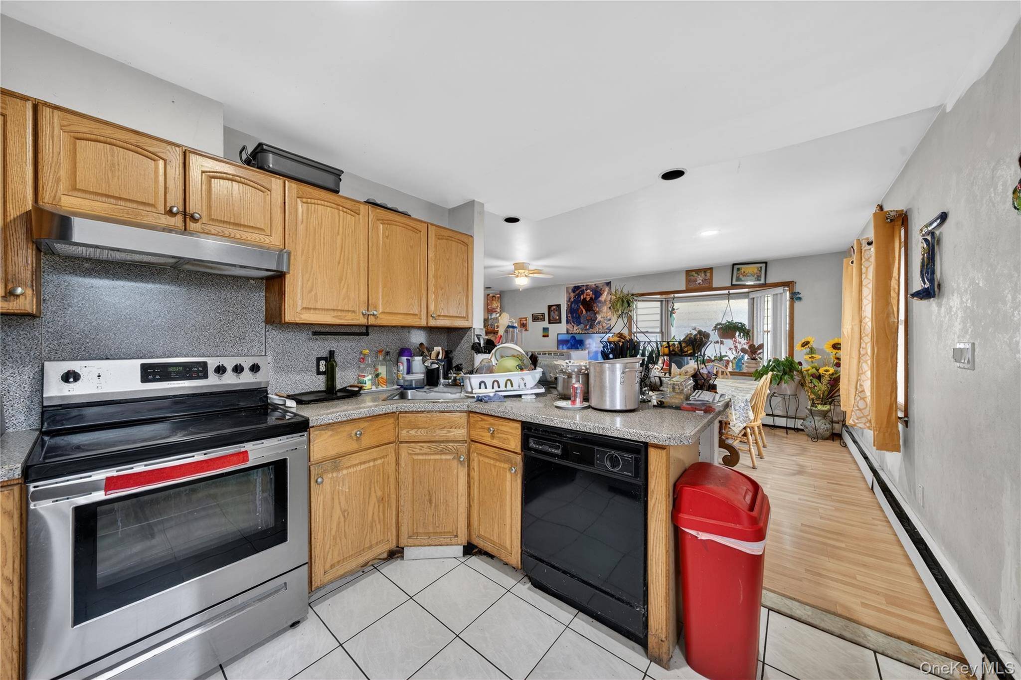 5 Bedroom Home for Sale in Westbury - New York - USA - 8