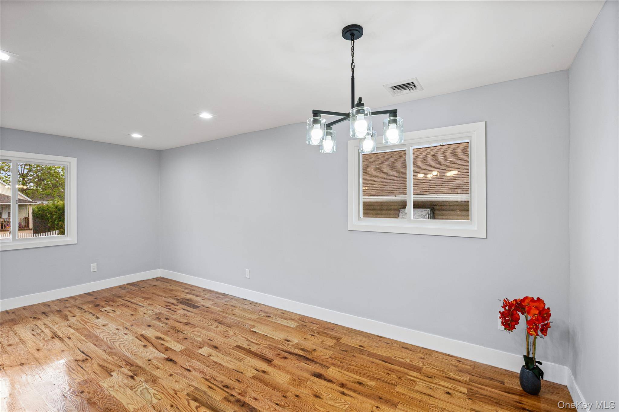 5 Bedroom Home for Sale in Westbury - New York - USA - 4