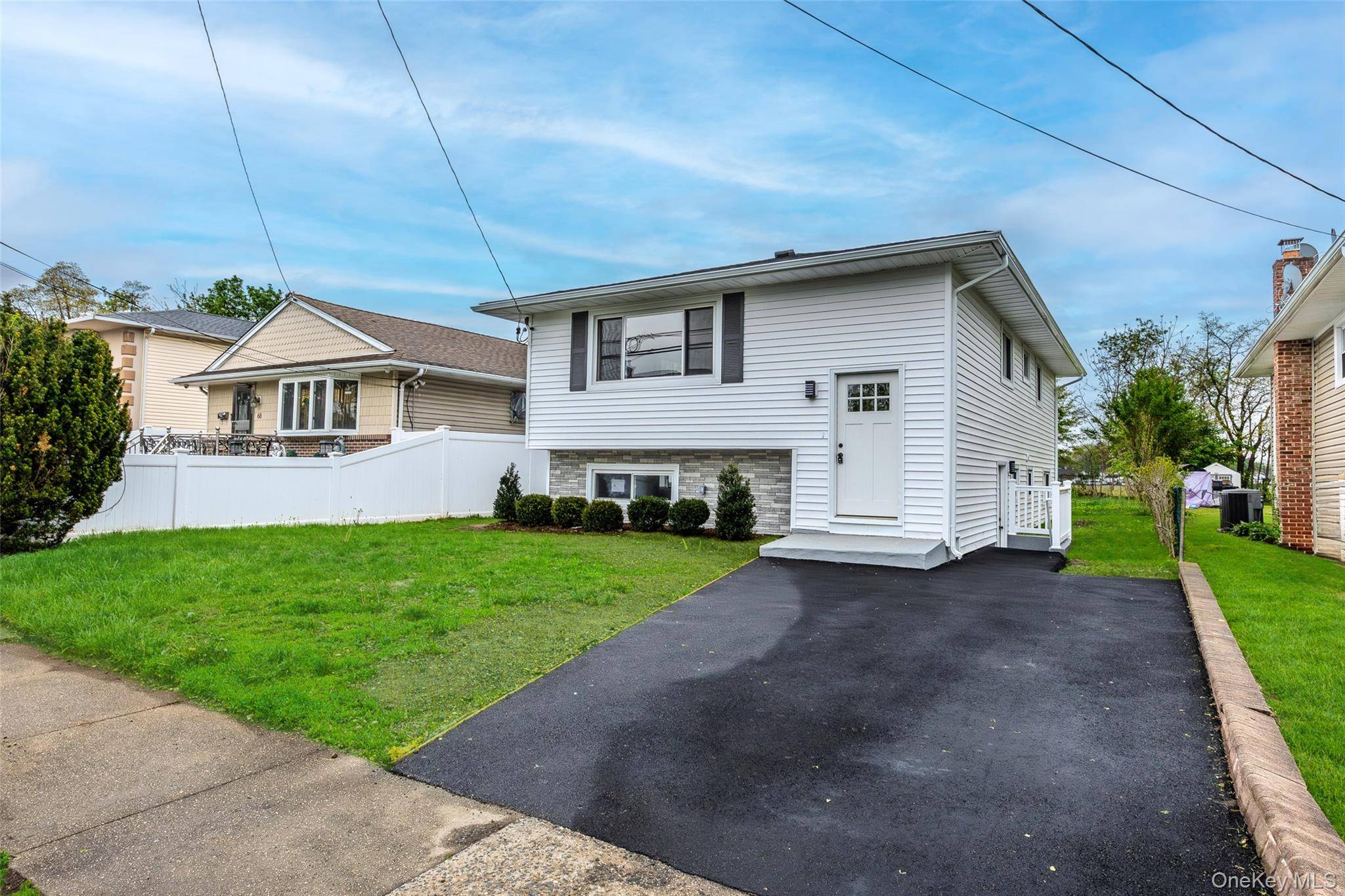 5 Bedroom Home for Sale in Westbury - New York - USA - 5
