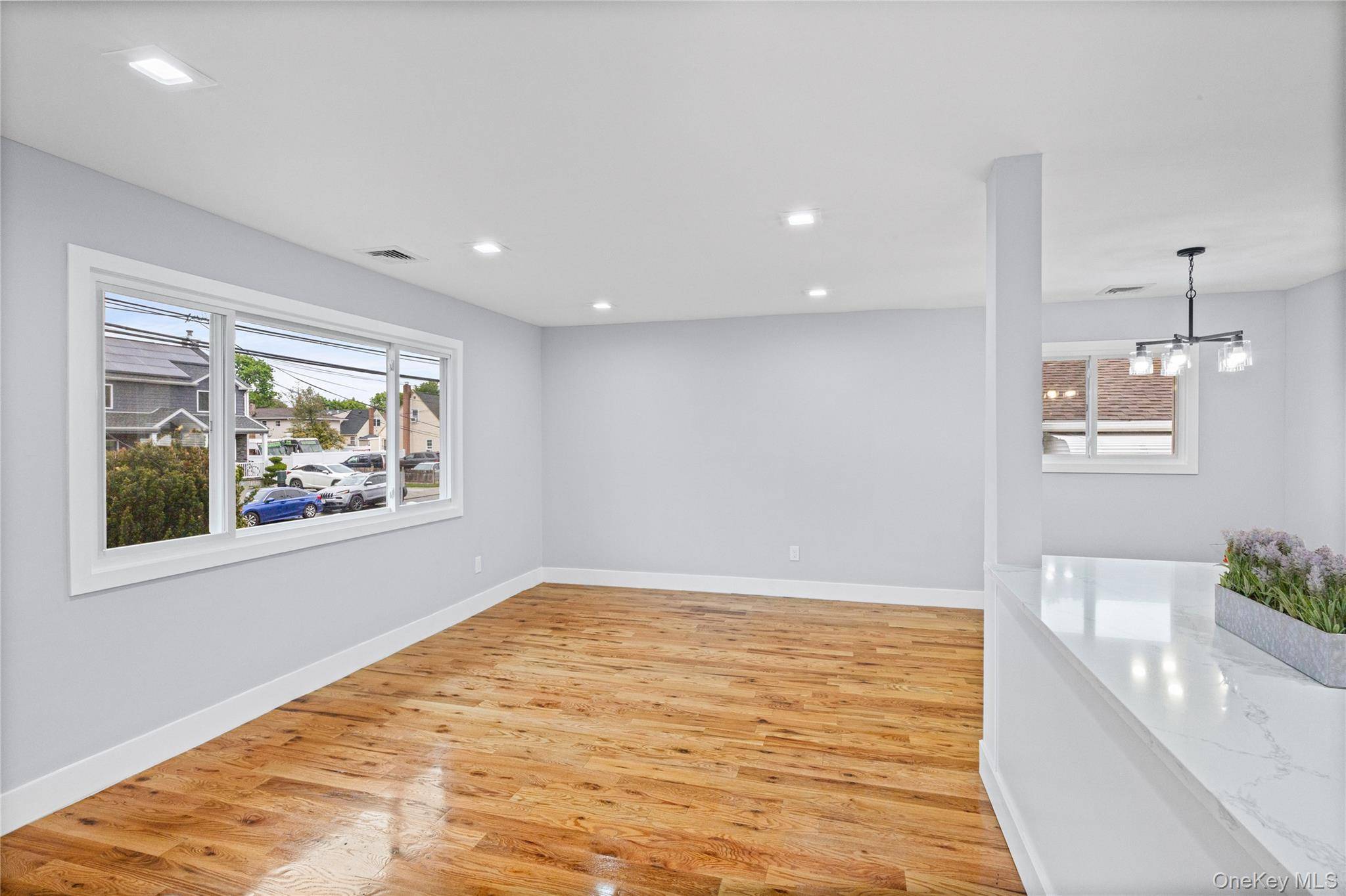5 Bedroom Home for Sale in Westbury - New York - USA - 6