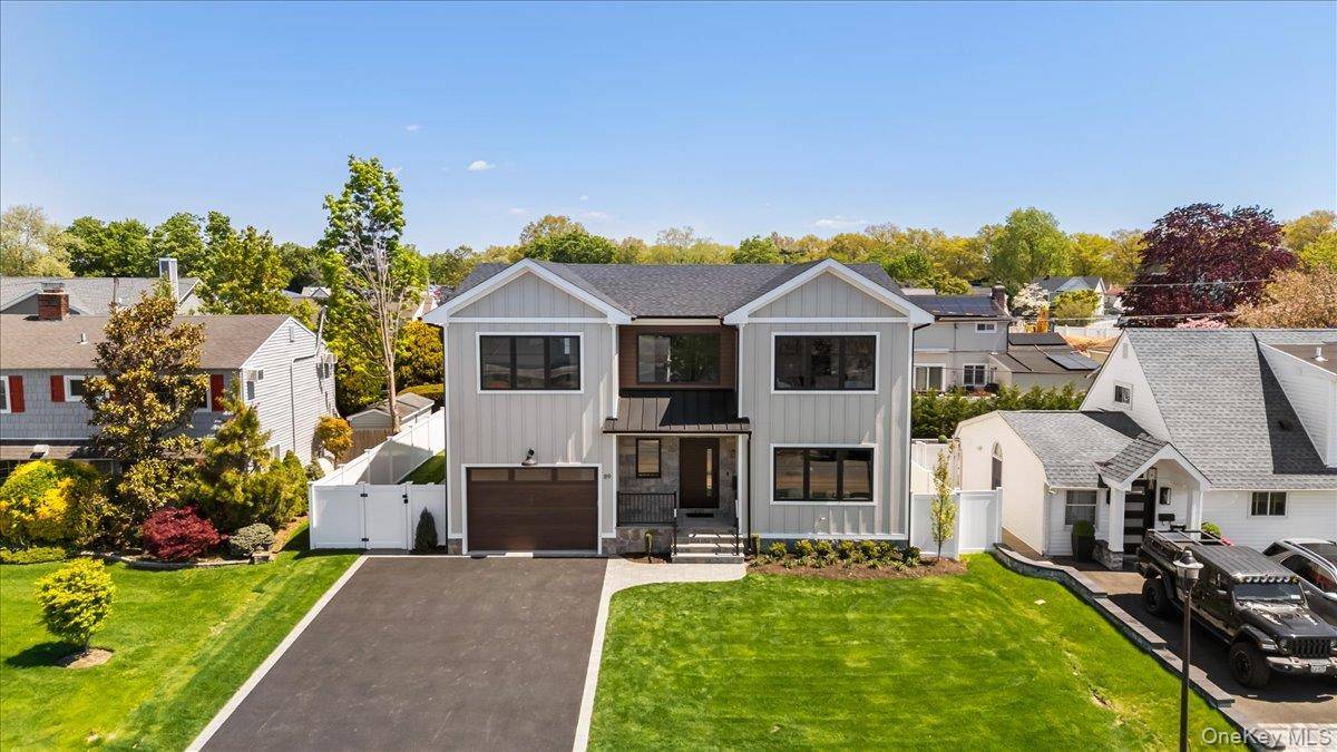 Casa de 5 Dormitorios en Venta en Westbury - Nueva York - EE. UU. - 1