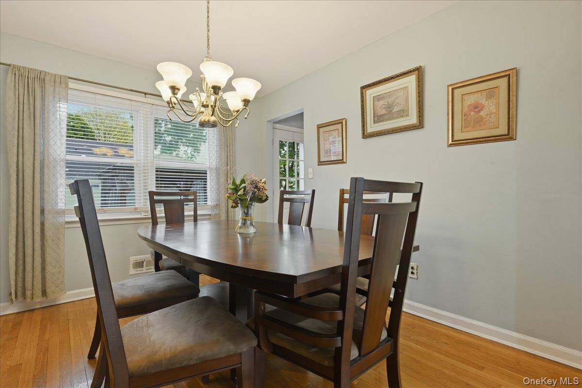 5 Bedroom Home for Sale in Westbury - New York - USA - 5