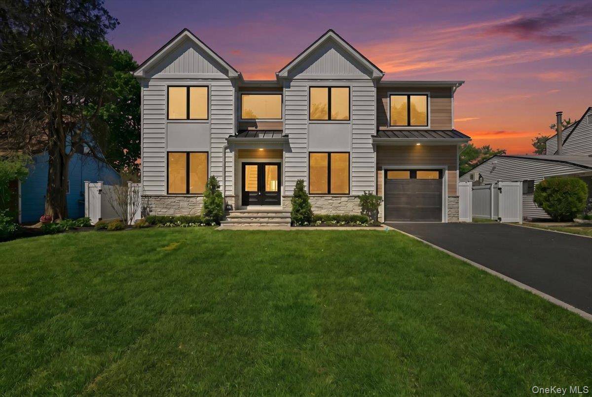 5 Bedroom Home for Sale in Westbury - New York - USA - 1
