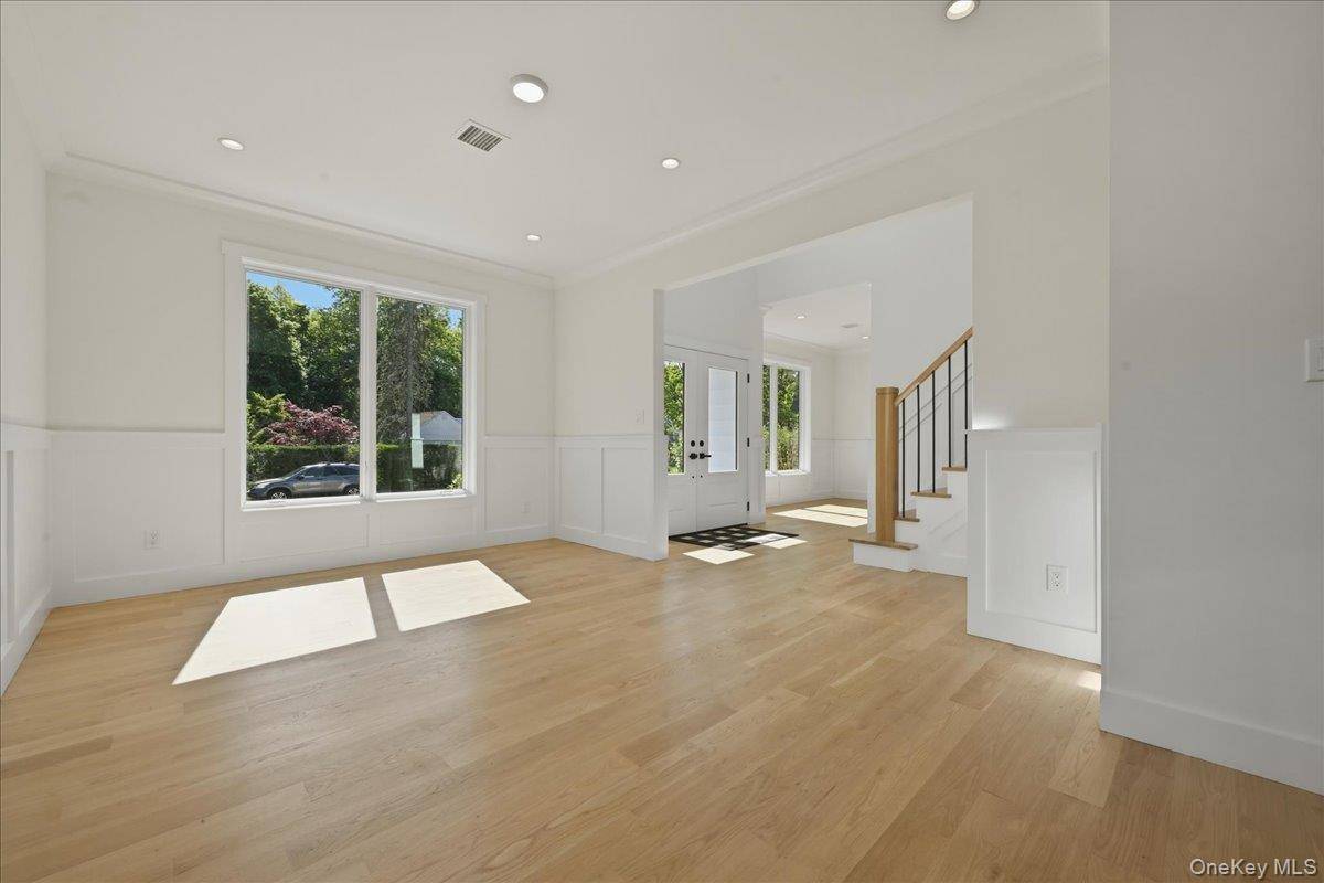 5 Bedroom Home for Sale in Westbury - New York - USA - 5