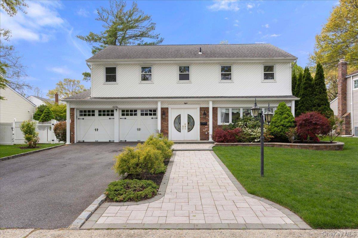 5 Bedroom Home for Sale in Westbury - New York - USA - 1