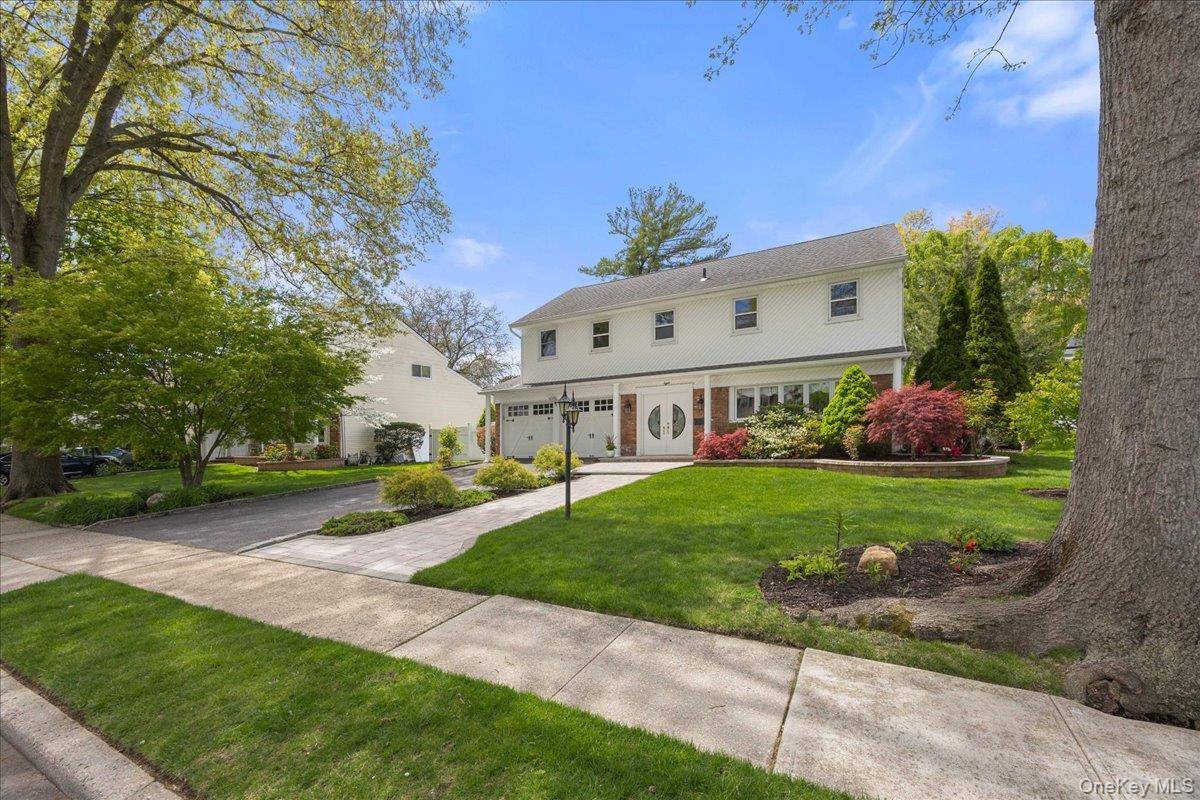 5 Bedroom Home for Sale in Westbury - New York - USA - 3