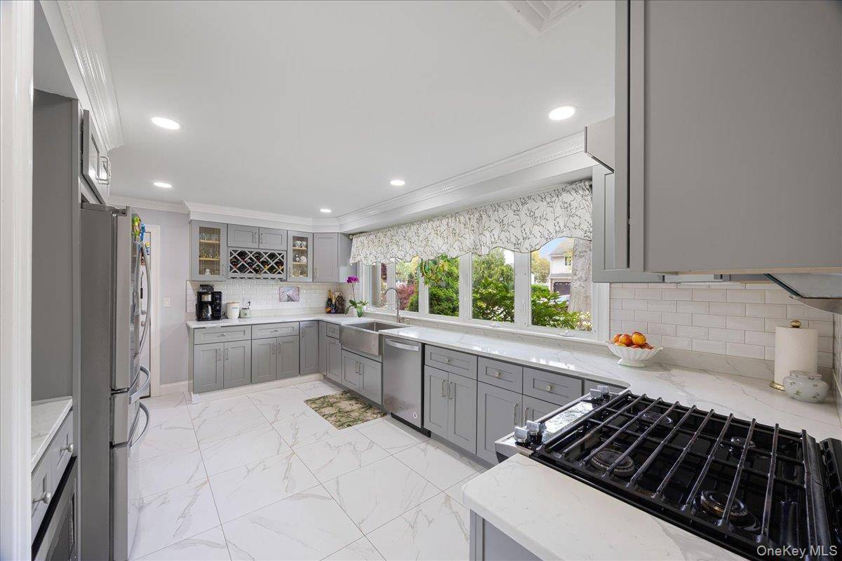 5 Bedroom Home for Sale in Westbury - New York - USA - 5
