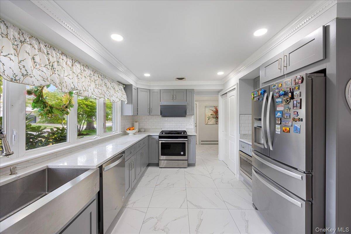 5 Bedroom Home for Sale in Westbury - New York - USA - 6