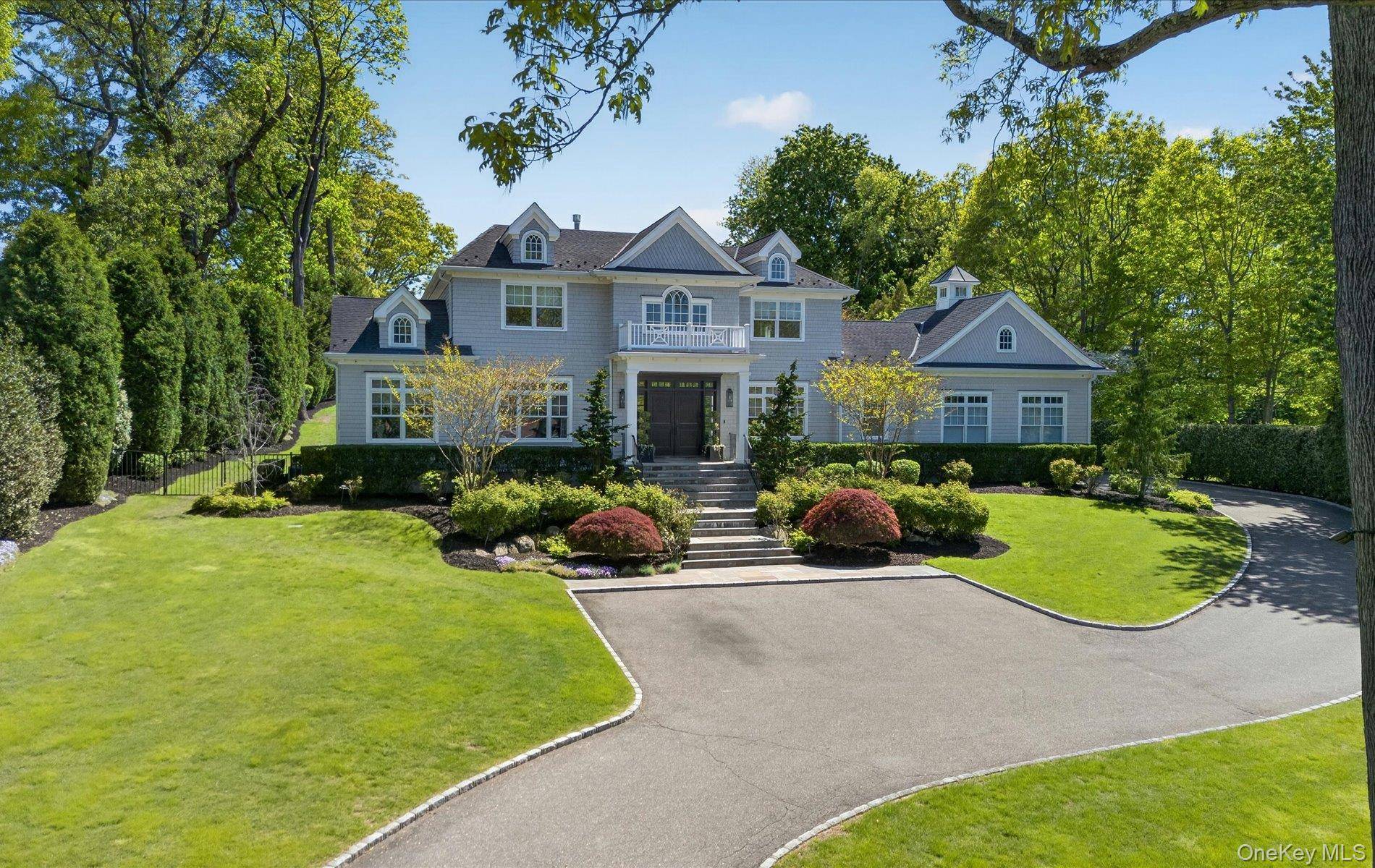 Casa de 5 Dormitorios en Venta en Woodbury - Nueva York - EE. UU. - 1