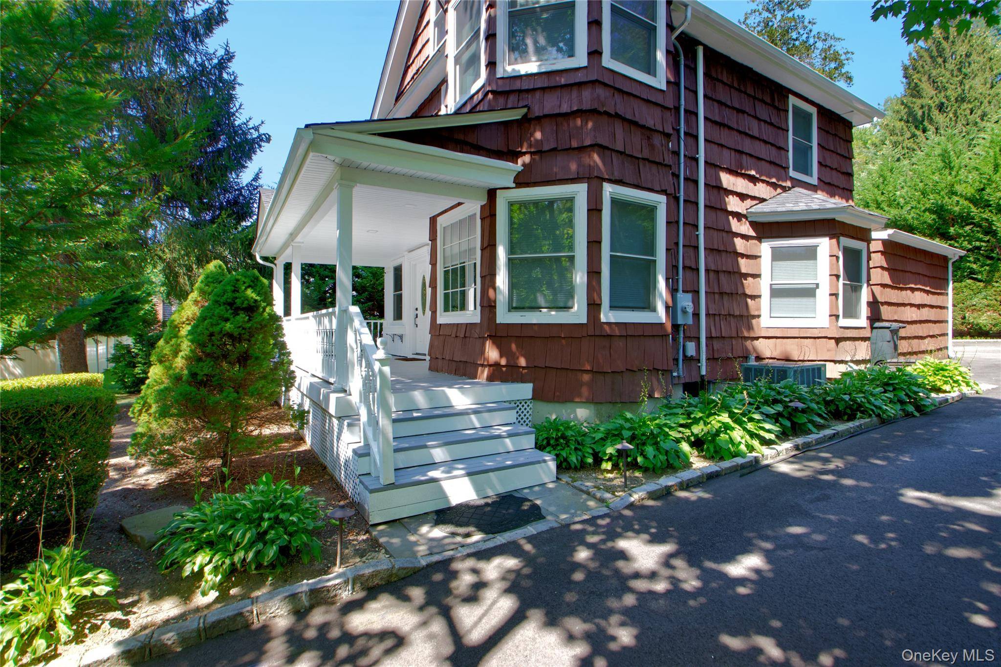 Casa com 5 Quartos à Venda em Woodbury - Nova Iorque - EUA - 1