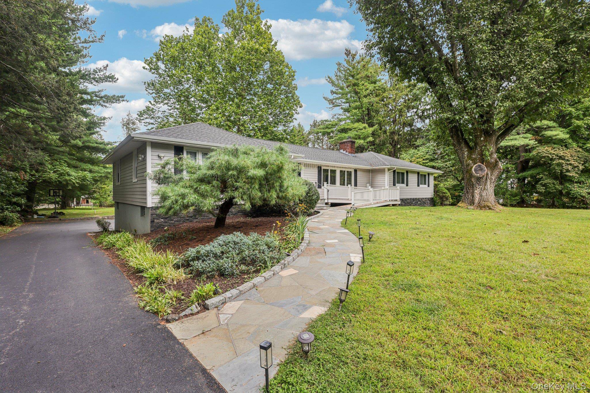 Casa com 5 Quartos à Venda em Yorktown Heights - Nova Iorque - EUA - 1