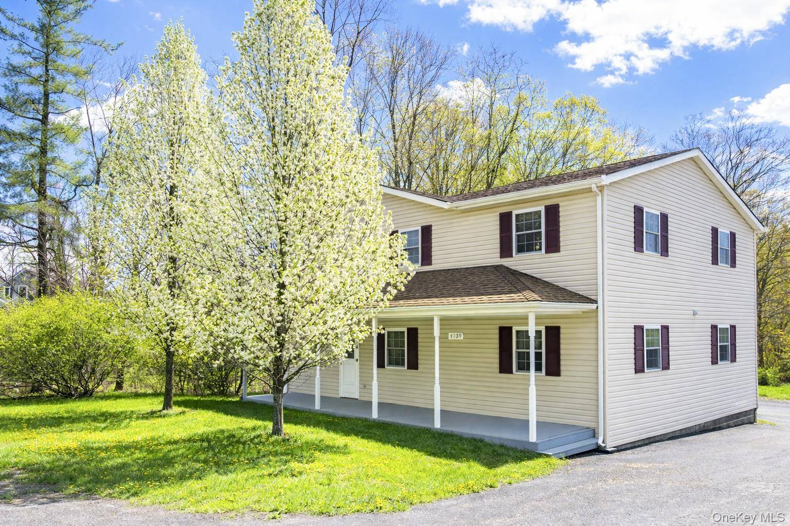 Casa de 5 Dormitorios en Venta en Youngsville - Nueva York - EE. UU. - 1