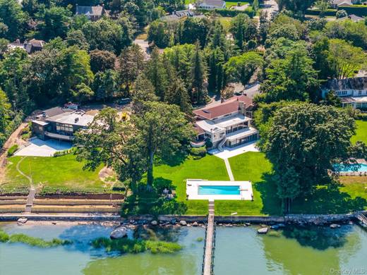 6 Bedroom Waterfront Home for Sale in Great Neck - NY - USA - 3