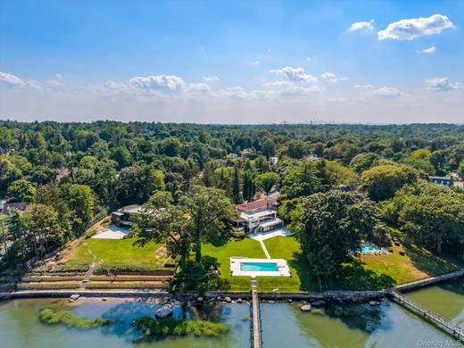 6 Bedroom Waterfront Home for Sale in Great Neck - NY - USA - 4