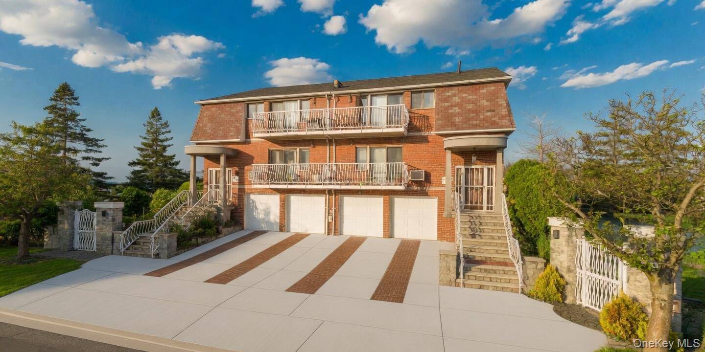 Casa com 6 Quartos à Beira-Mar à Venda em Howard Beach - Nova Iorque - EUA - 1
