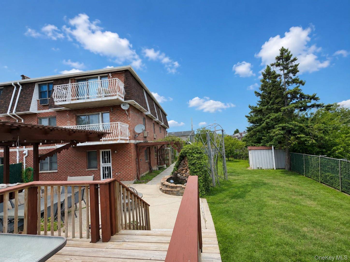Casa com 6 Quartos à Beira-Mar à Venda em Howard Beach - Nova Iorque - EUA - 3