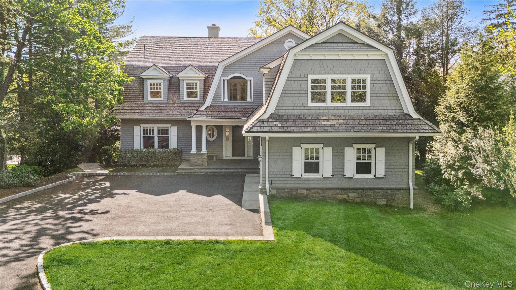 6 Bedroom Waterfront Home for Sale in Larchmont - New York - USA - 1