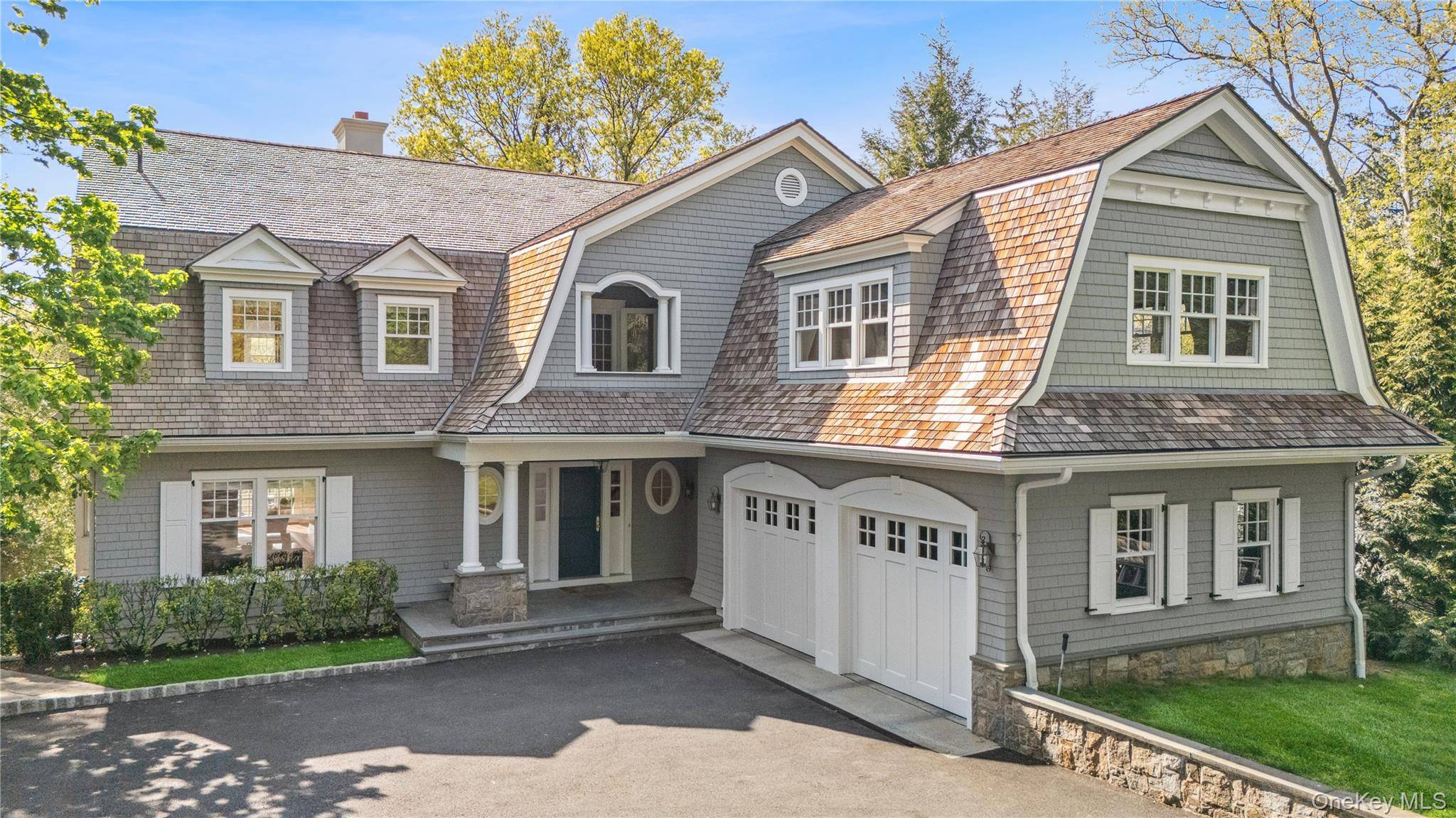 6 Bedroom Waterfront Home for Sale in Larchmont - New York - USA - 2