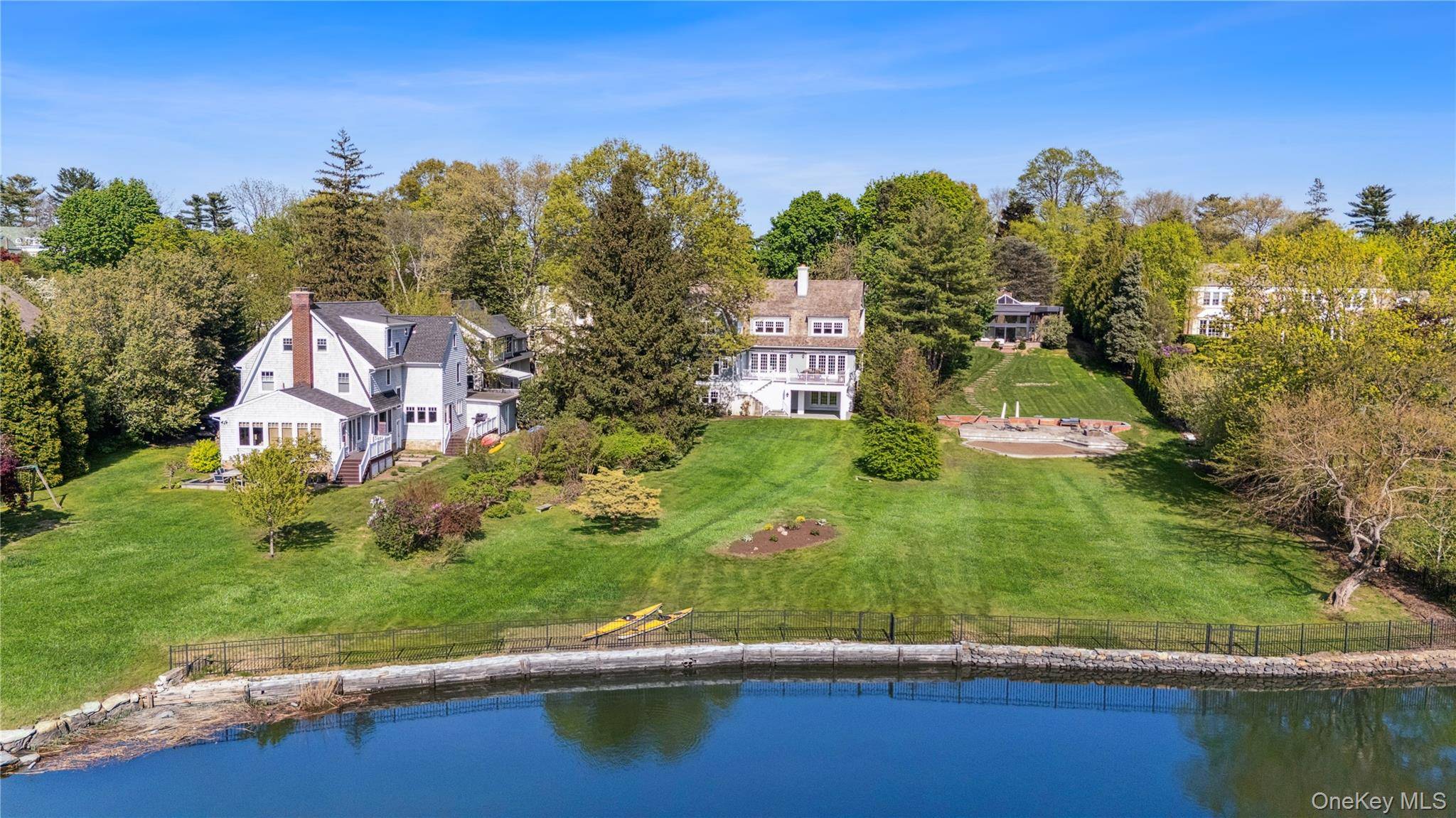 6 Bedroom Waterfront Home for Sale in Larchmont - New York - USA - 4