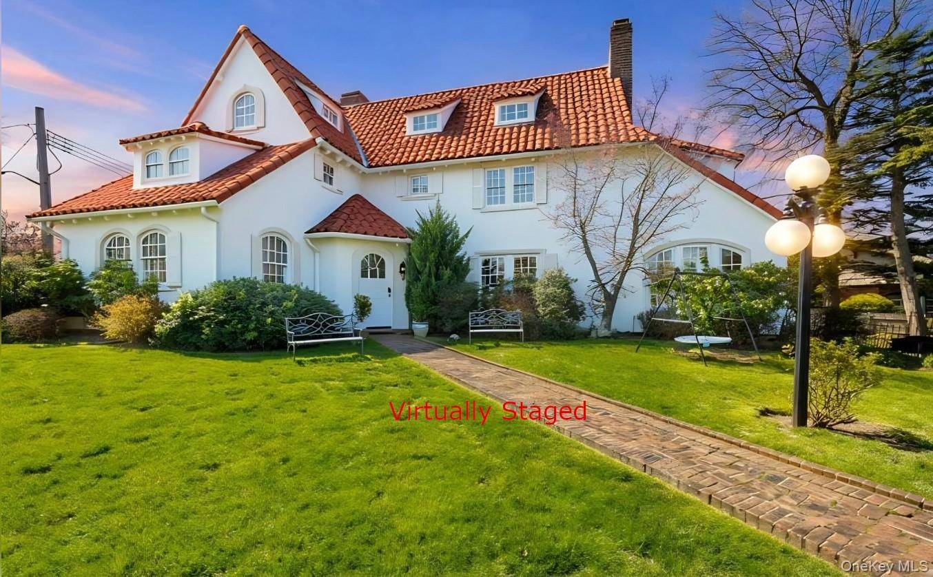 Casa de 6 Dormitorios Frente al Mar en Venta en Little Neck - Nueva York - EE. UU. - 2