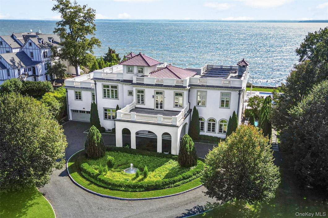 Casa de 6 Dormitorios Frente al Mar en Venta en New Rochelle - NY - EE. UU. - 2