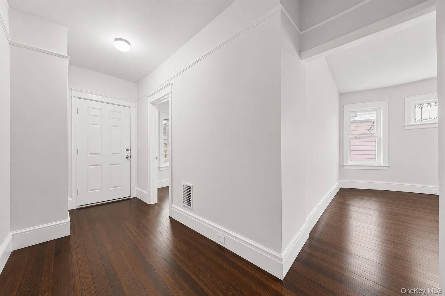 Casa de 6 Dormitorios Frente al Mar en Venta en Poughkeepsie - Nueva York - EE. UU. - 3