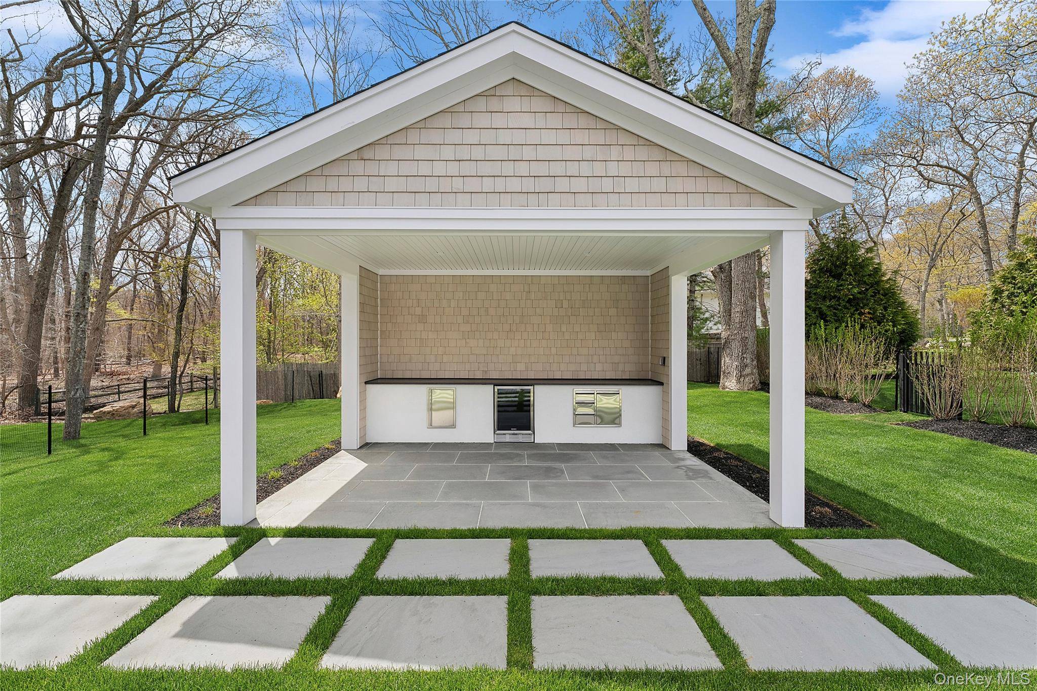 6 Bedroom Oceanfront Home for Sale in Sag Harbor - New York - USA - 3