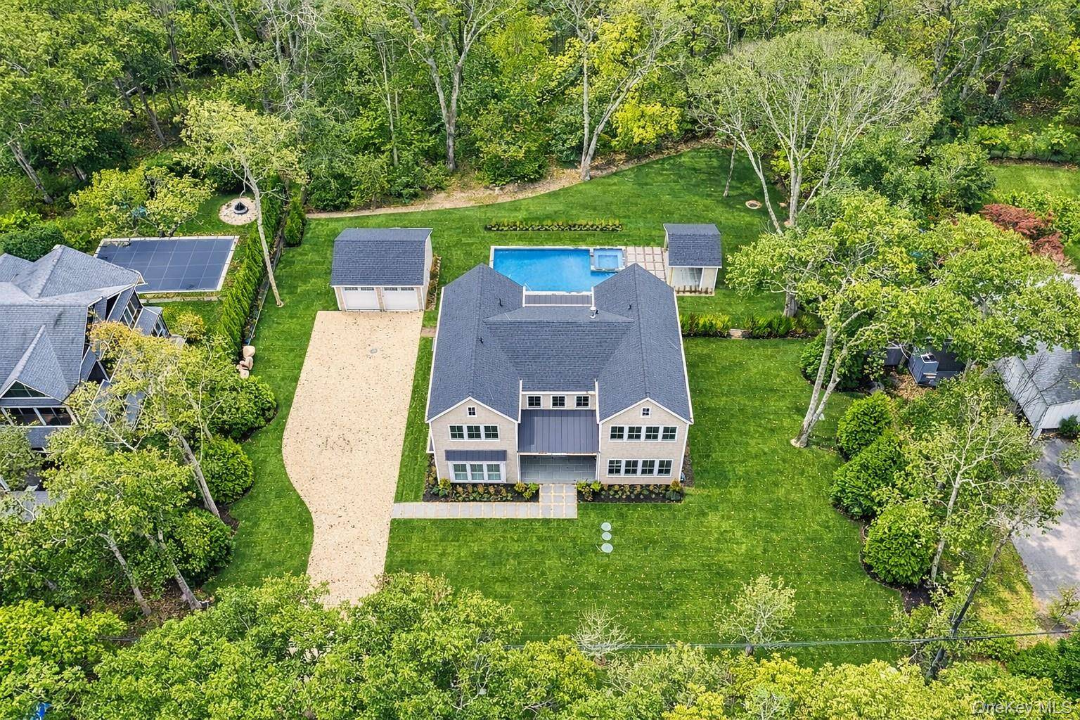 6 Bedroom Oceanfront Home for Sale in Sag Harbor - New York - USA - 4