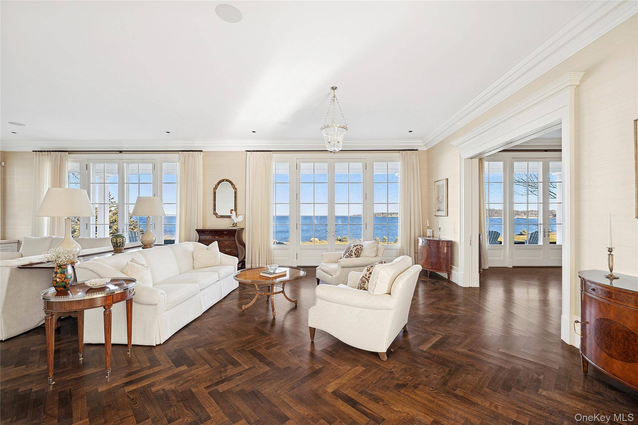Casa com 6 Quartos à Beira-Mar à Venda em Sands Point, NY, EUA - 5