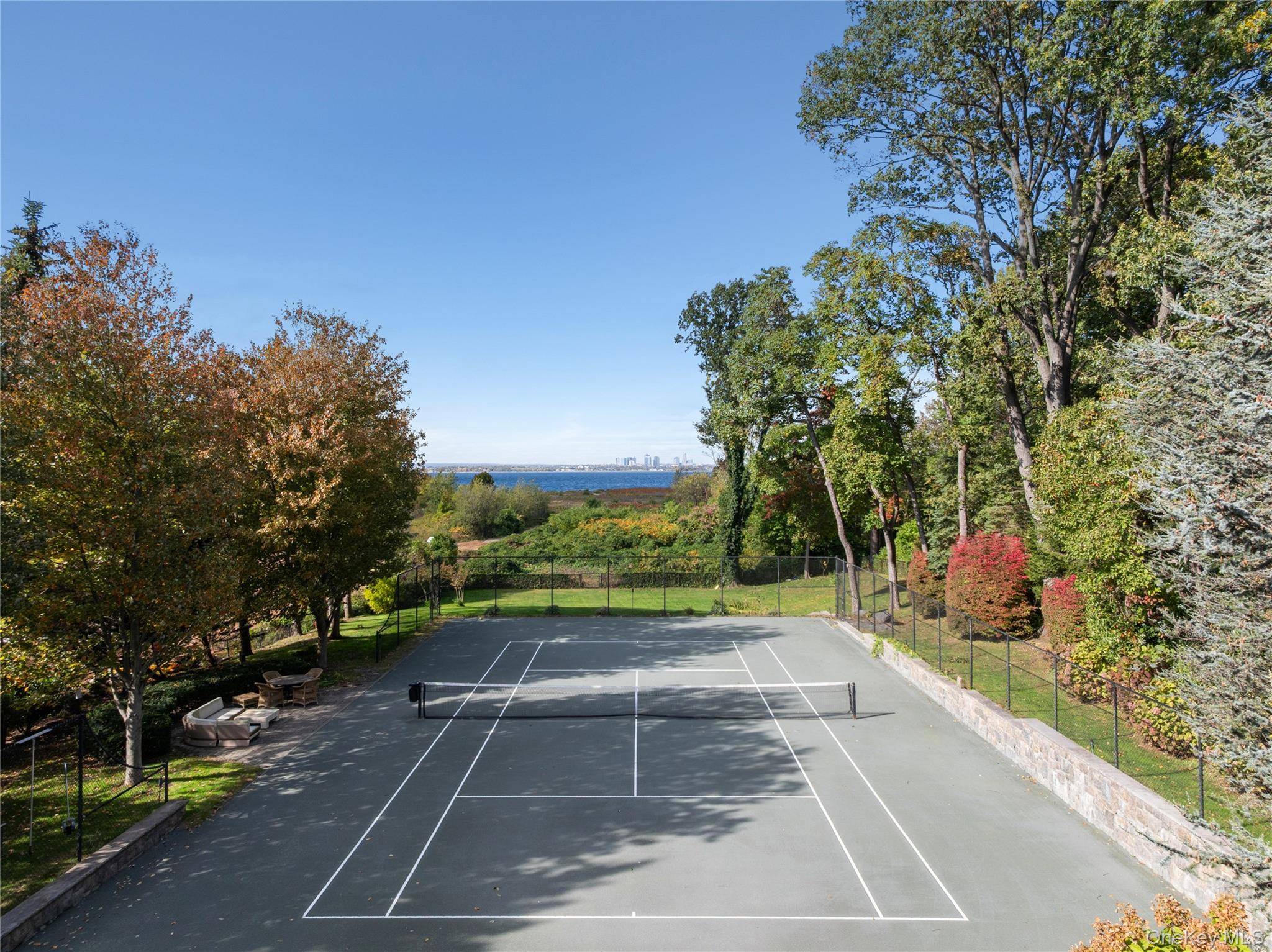 6 Bedroom Waterfront Home for Sale in Sands Point - NY - USA - 3