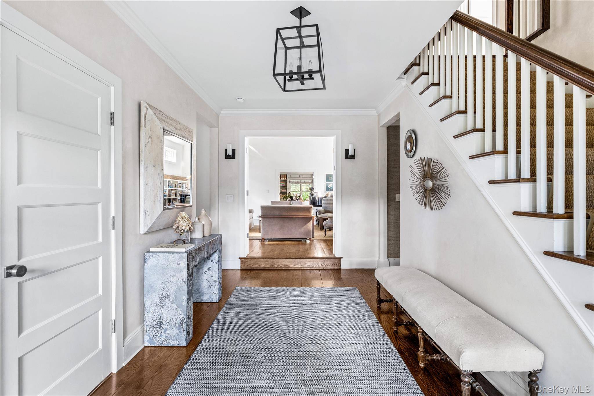 6 Bedroom Waterfront Home for Sale in Sands Point - NY - USA - 5