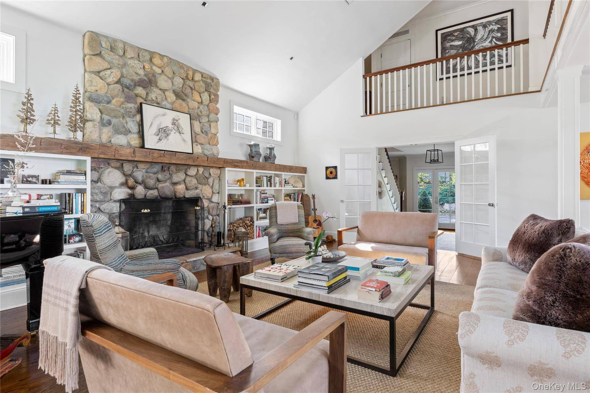 6 Bedroom Waterfront Home for Sale in Sands Point - NY - USA - 7