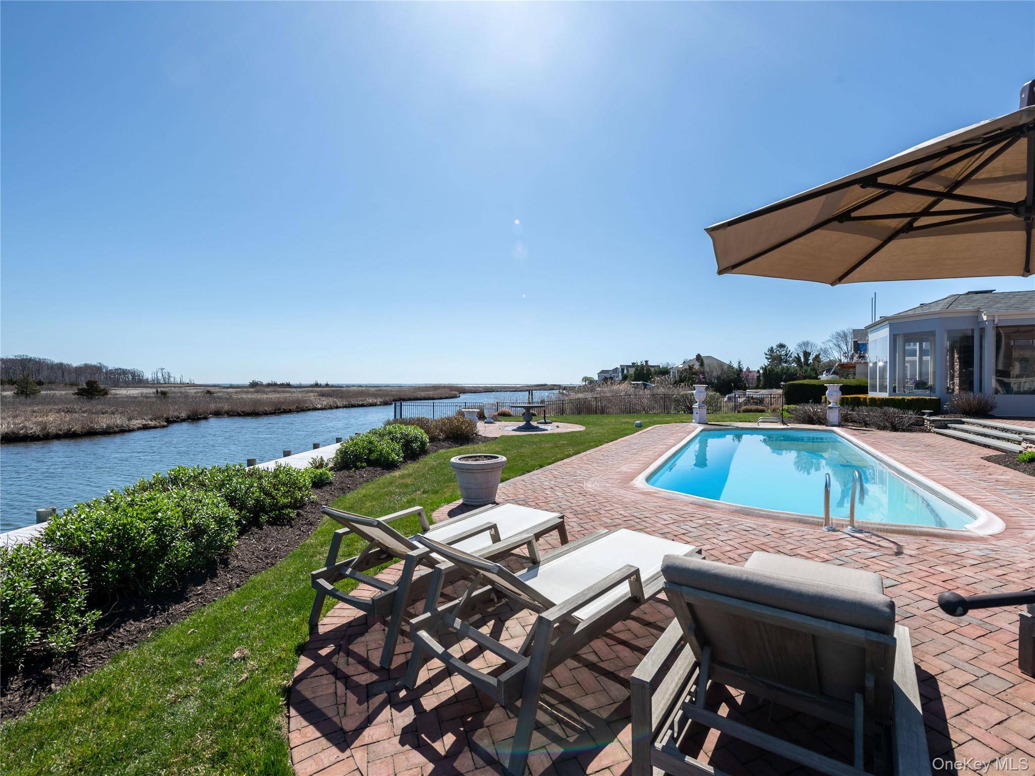 Casa com 6 Quartos à Beira-Mar à Venda em West Islip - Nova Iorque - EUA - 4