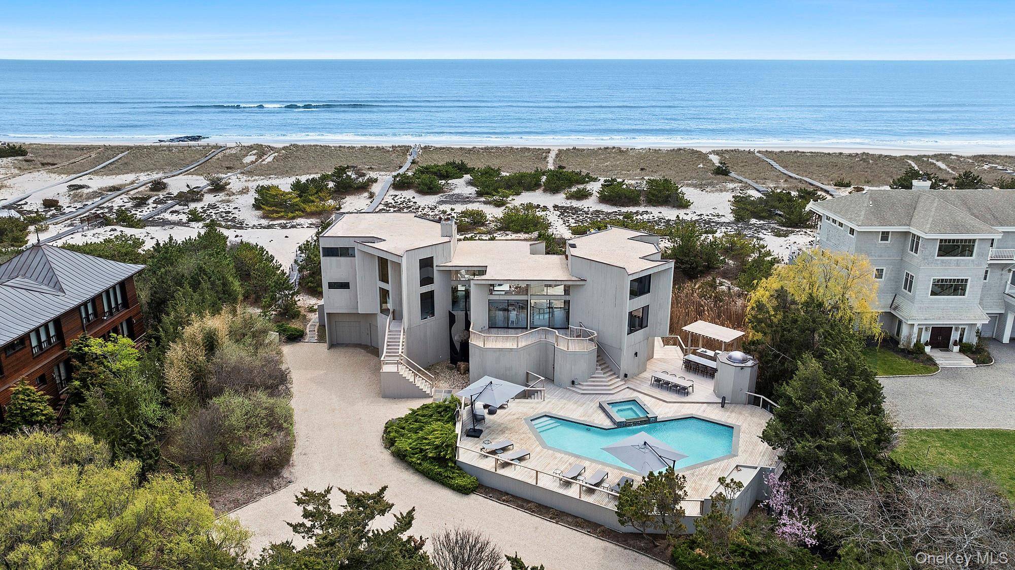 Casa com 6 Quartos à Beira-Mar à Venda em Westhampton Beach - NY - EUA - 1