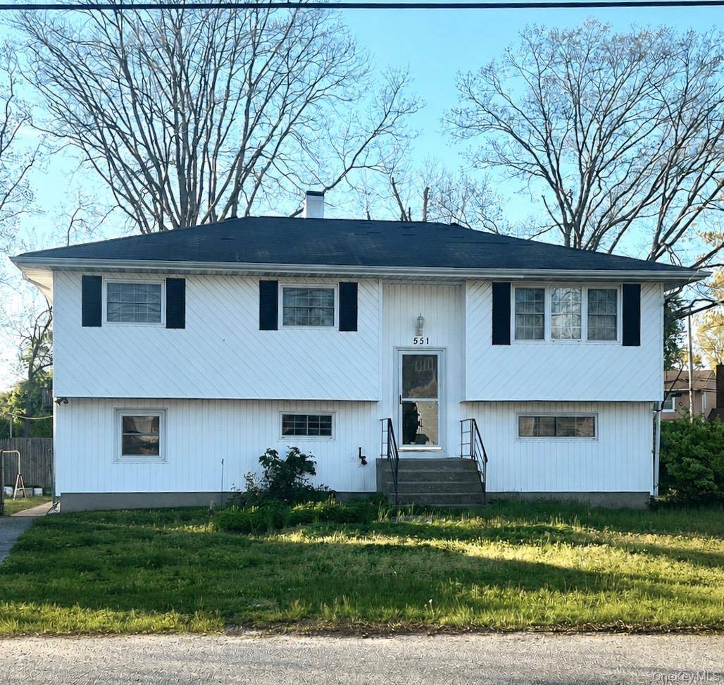 Casa com 6 Quartos à Venda em Bay Shore - Nova Iorque - EUA - 1