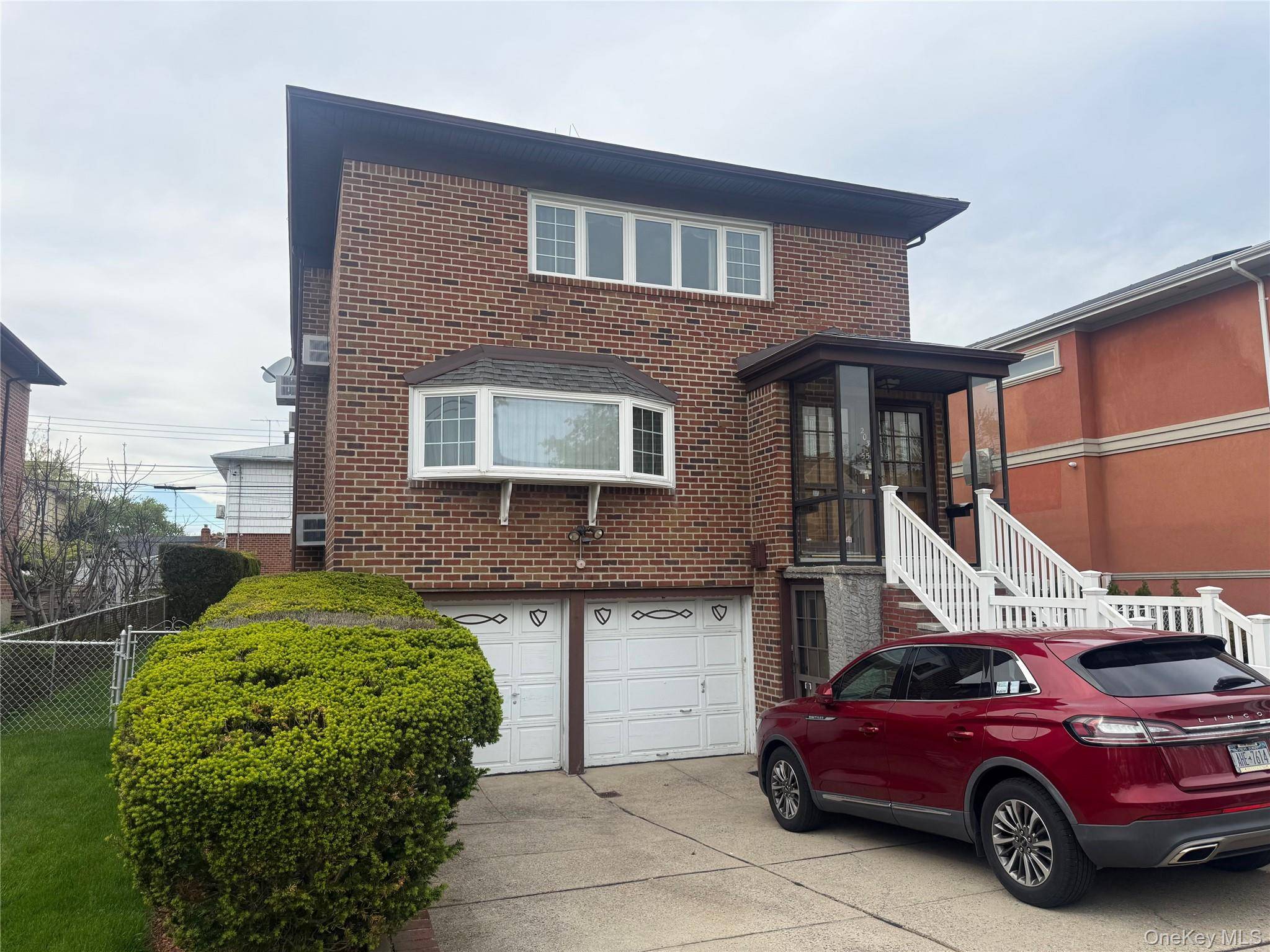 6 Bedroom Home for Sale in Bayside - New York - USA - 1