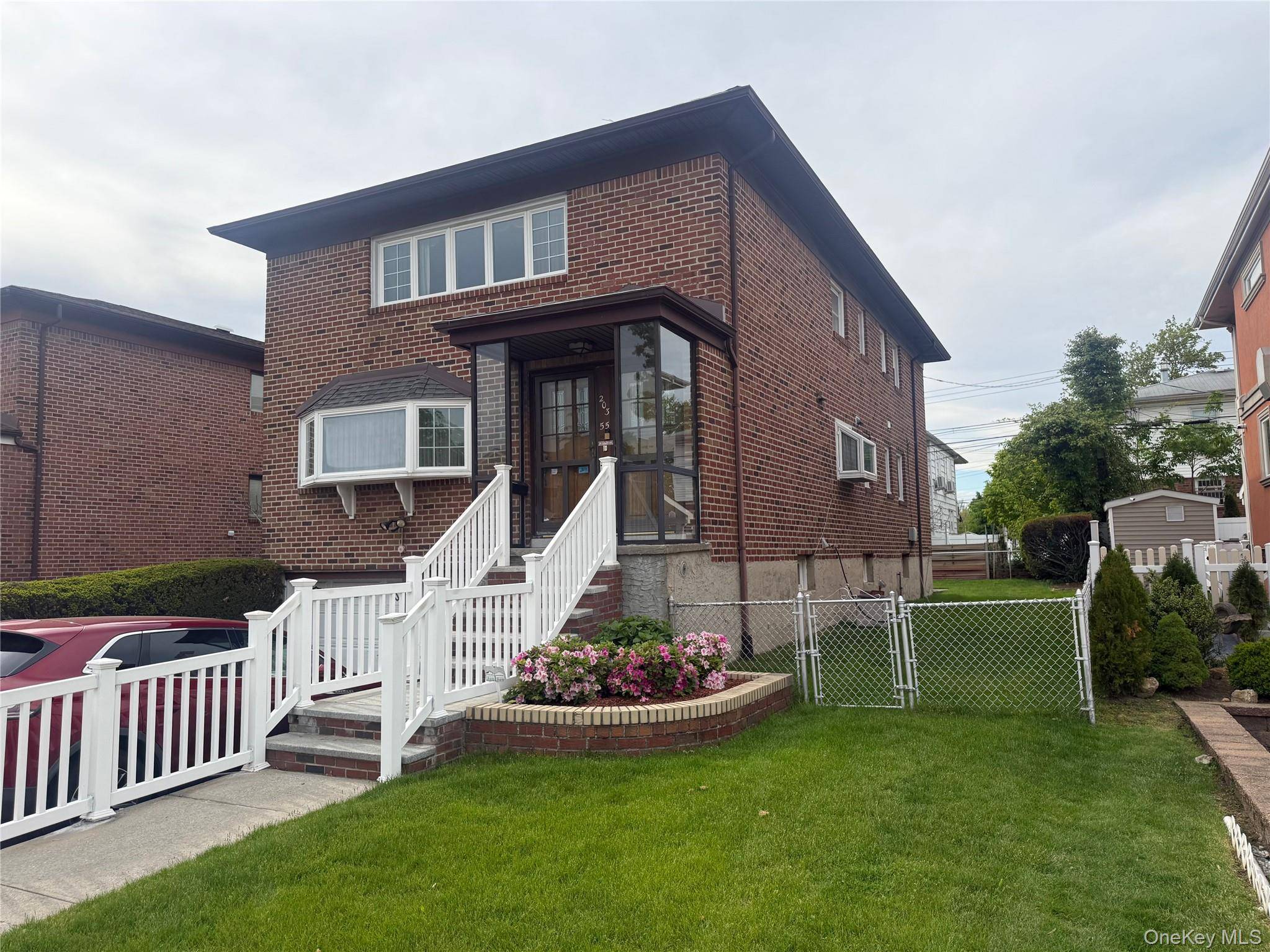 6 Bedroom Home for Sale in Bayside - New York - USA - 2