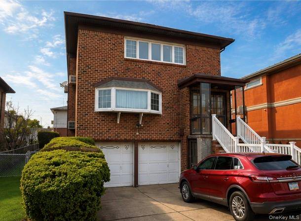 6 Bedroom Home for Sale in Bayside - New York - USA - 6
