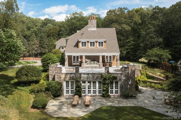 Casa com 6 Quartos à Venda em Bedford - Nova Iorque - EUA - 2