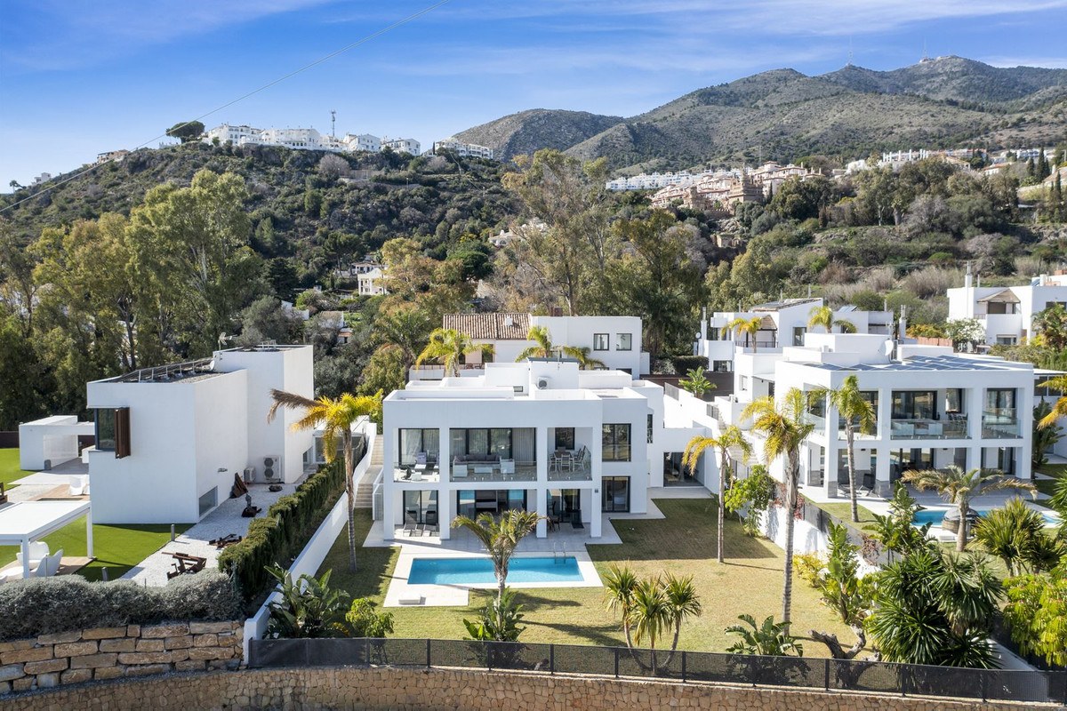 Casa de 6 Dormitorios en Venta en Benalmádena, Costa del Sol - 1