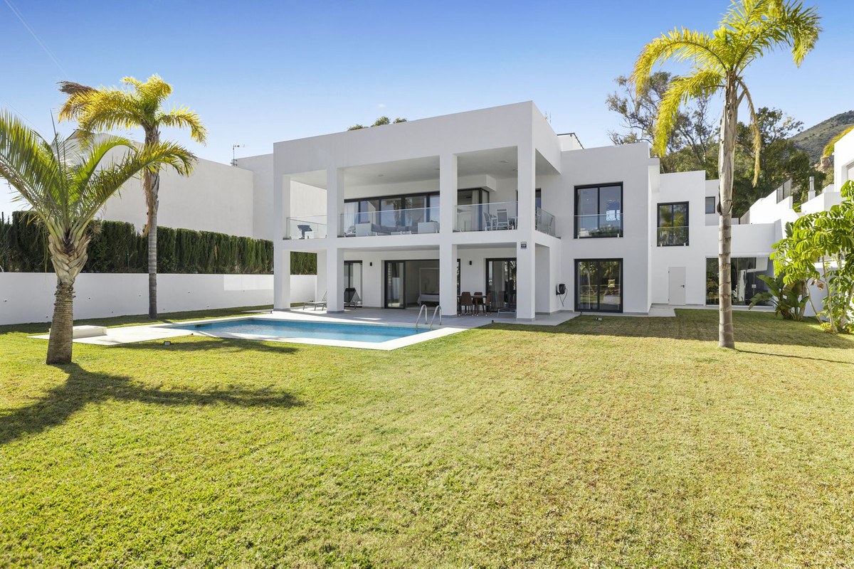 Casa de 6 Dormitorios en Venta en Benalmádena, Costa del Sol - 2