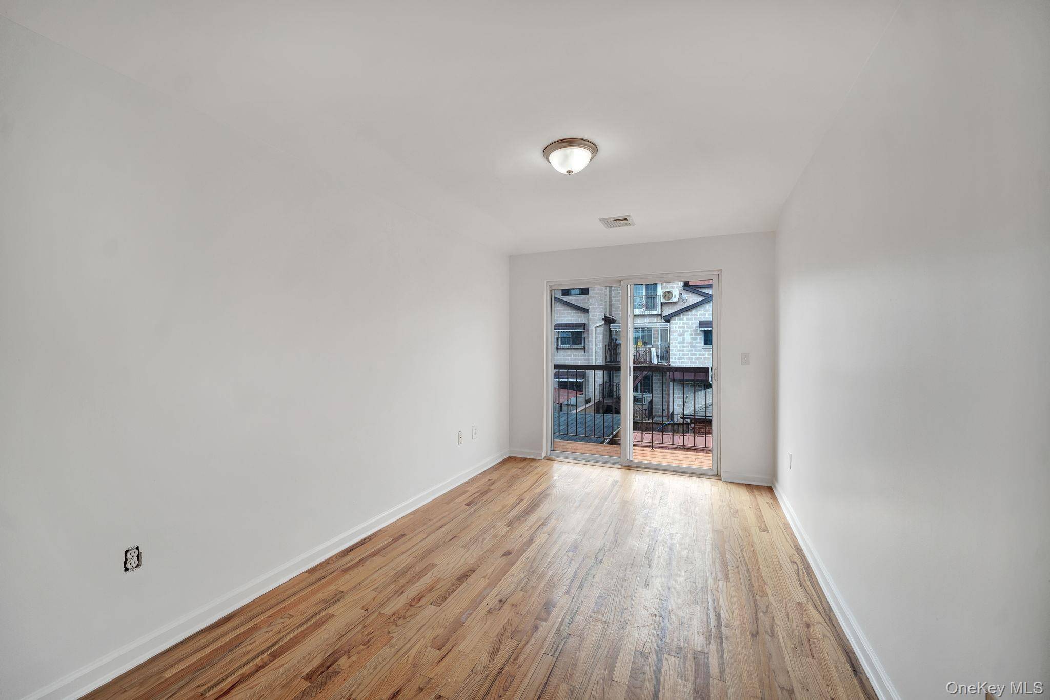 Casa de 6 Dormitorios en Venta en Bronx - Nueva York - EE. UU. - 3