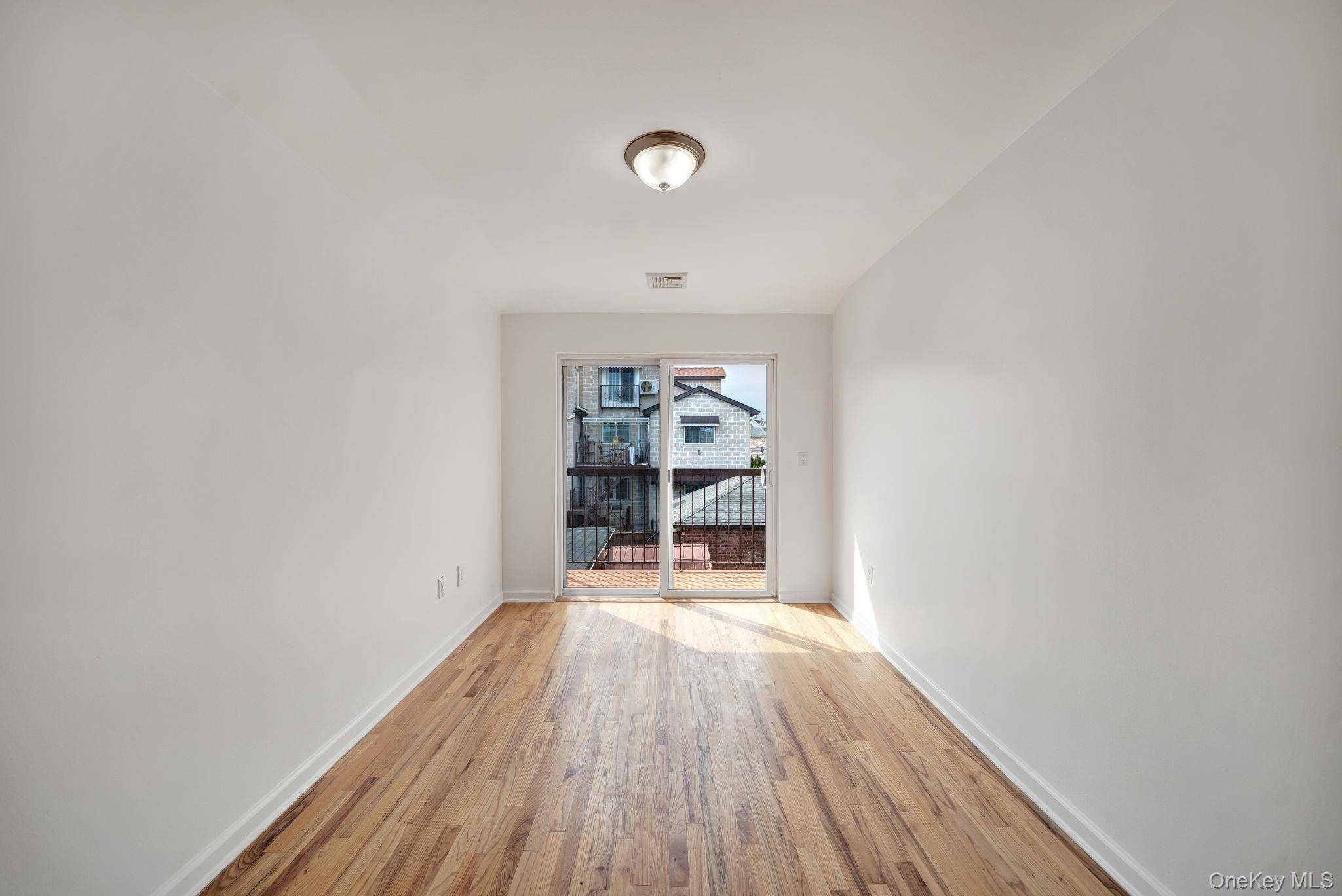 Casa de 6 Dormitorios en Venta en Bronx - Nueva York - EE. UU. - 4