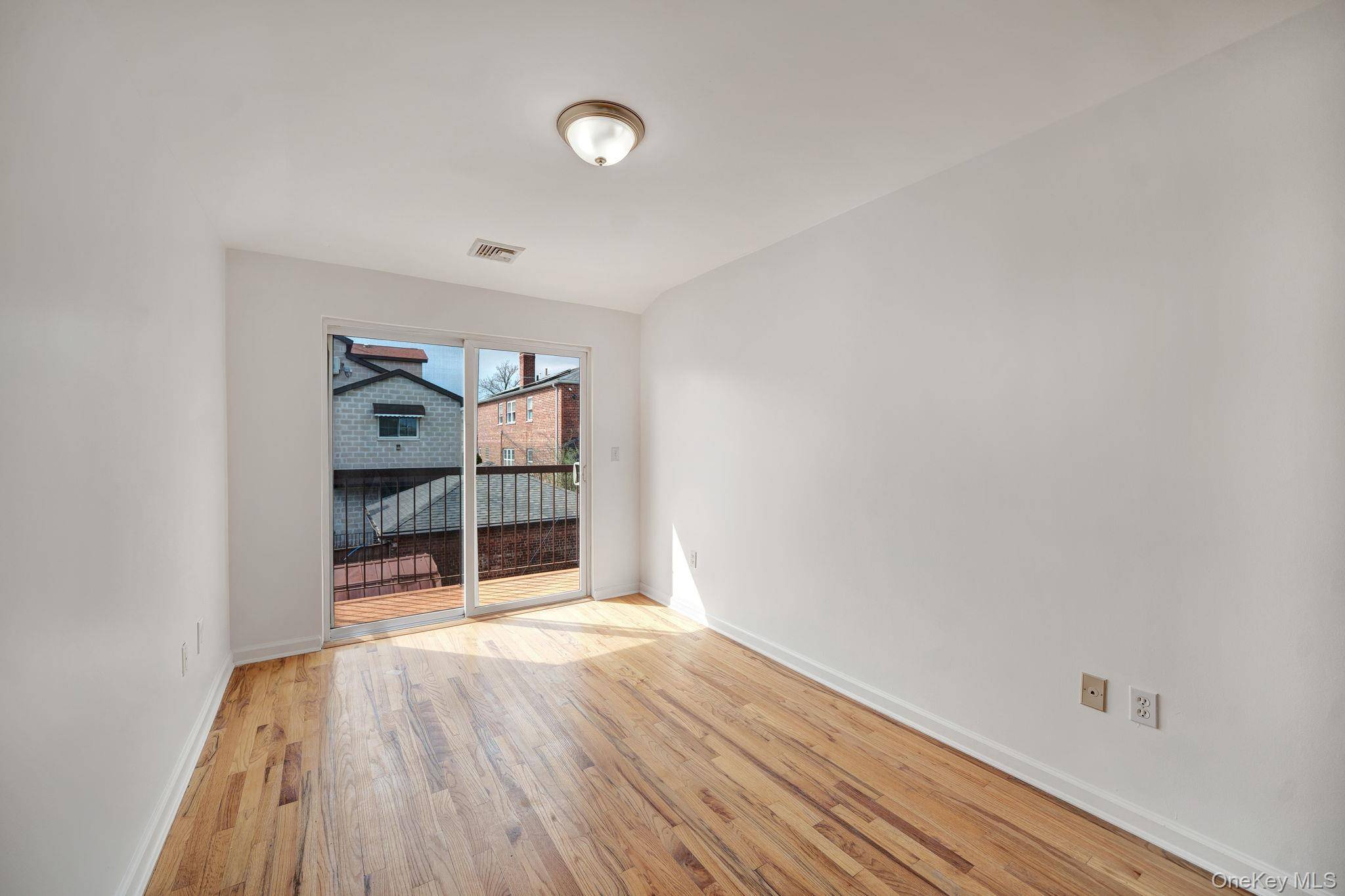 Casa de 6 Dormitorios en Venta en Bronx - Nueva York - EE. UU. - 5