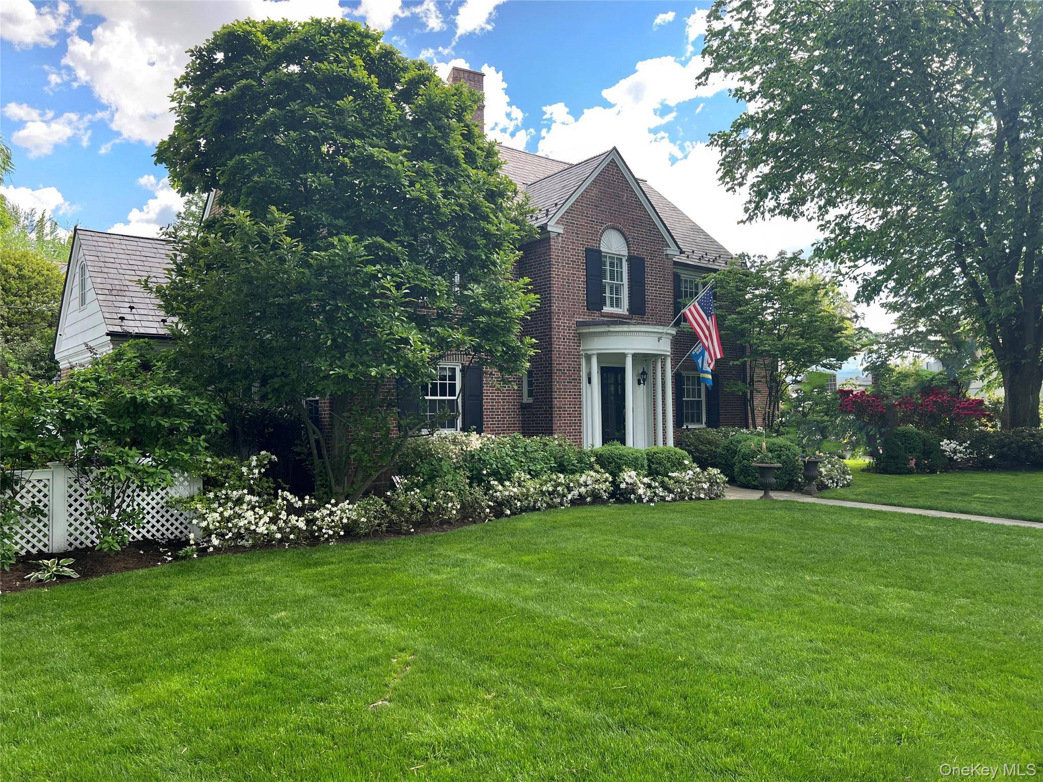 6 Bedroom Home for Sale in Bronxville - New York - USA - 2
